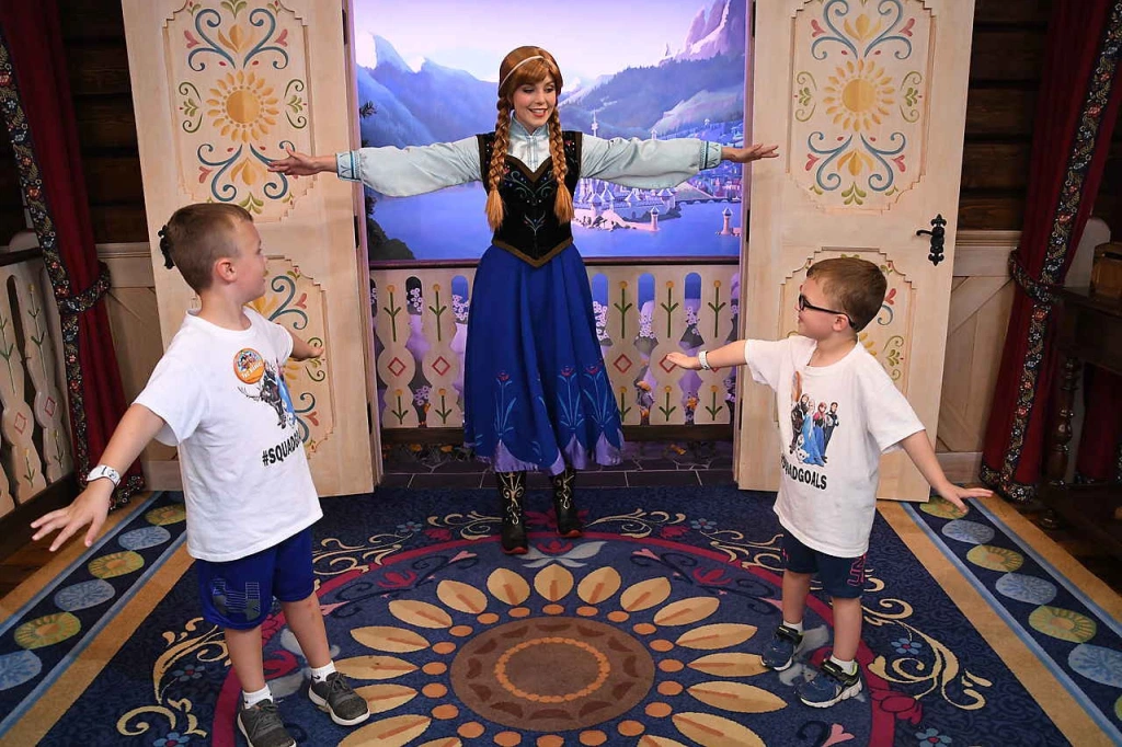 Disney World Review meetnig Anna and Elsa